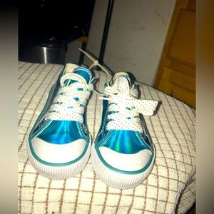 These are brand new skippys for little girls size 11 never worn no box